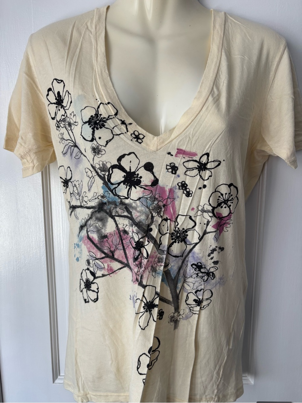 Vintage Truly Madly Deeply Cream V-Neck Tee Floral, size S
